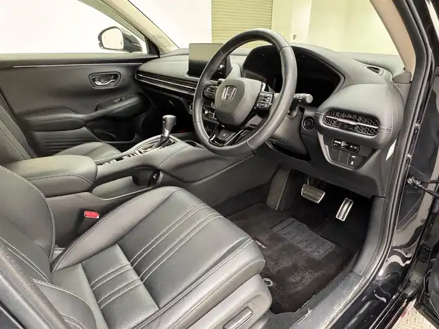 ホンダ ＺＲ－Ｖ Z 兵庫県 2022(令4)年 0.8万km クリスタルブラックパール 純正メモリナビ/（BT、フルセグ、ＵＳＢ）/純正ＤＡ/スマートフォン連携/ワイヤレス充電/BOSEサウンド/ドライブレコーダー/アラウンドビューモニター/パドルシフト/レザーシート/パワーシート/シートヒーター/ハンズフリーバックドア/ACC/PCS/LKA/BSM/ステアリングヒーター/ビルトインETC2.0/LEDヘッドライト/オートハイビーム/スペアキー×１/純正フロアマット/純正ドアバイザー/純正18インチAW