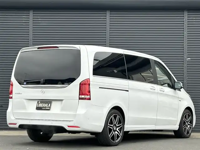メルセデス・ベンツ Ｖ２２０ d スポーツ ロング 茨城県 2016(平28)年 4.7万km ロッククリスタルホワイト パノラマＳＲ　/３６０度カメラ　/Ｂｕｒｍｅｓｔｅｒ　/ＲＳＰ　/ＡＣＣ　/ＬＫＡ　/ＢＳＡ　/両側パワースライドドア　/ＰＷテールゲート　/黒革　/シートヒーター　/Ｍ付ＰＷシート　/ナビ　/１２セグ　/ＢＴ/アンビエントライト　/ＬＥＤ　/ＥＴＣ/禁煙車