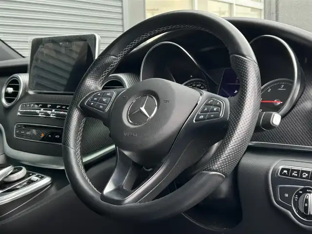 メルセデス・ベンツ Ｖ２２０ d スポーツ ロング 茨城県 2016(平28)年 4.7万km ロッククリスタルホワイト パノラマＳＲ　/３６０度カメラ　/Ｂｕｒｍｅｓｔｅｒ　/ＲＳＰ　/ＡＣＣ　/ＬＫＡ　/ＢＳＡ　/両側パワースライドドア　/ＰＷテールゲート　/黒革　/シートヒーター　/Ｍ付ＰＷシート　/ナビ　/１２セグ　/ＢＴ/アンビエントライト　/ＬＥＤ　/ＥＴＣ/禁煙車