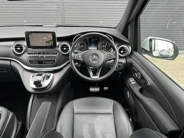 メルセデス・ベンツ Ｖ２２０ d スポーツ ロング 茨城県 2016(平28)年 4.7万km ロッククリスタルホワイト パノラマＳＲ　/３６０度カメラ　/Ｂｕｒｍｅｓｔｅｒ　/ＲＳＰ　/ＡＣＣ　/ＬＫＡ　/ＢＳＡ　/両側パワースライドドア　/ＰＷテールゲート　/黒革　/シートヒーター　/Ｍ付ＰＷシート　/ナビ　/１２セグ　/ＢＴ/アンビエントライト　/ＬＥＤ　/ＥＴＣ/禁煙車