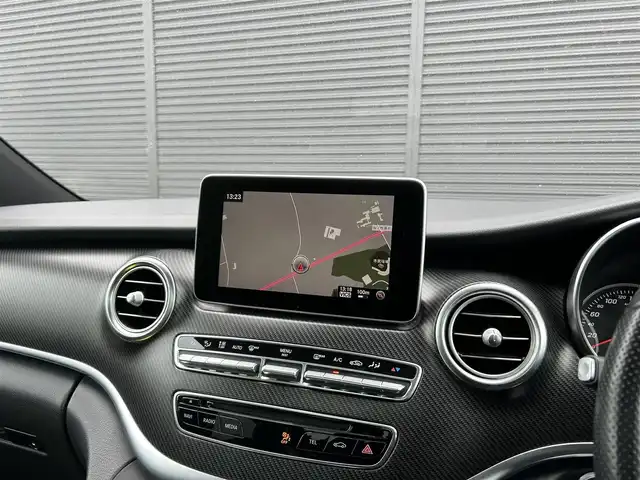 メルセデス・ベンツ Ｖ２２０ d スポーツ ロング 茨城県 2016(平28)年 4.7万km ロッククリスタルホワイト パノラマＳＲ　/３６０度カメラ　/Ｂｕｒｍｅｓｔｅｒ　/ＲＳＰ　/ＡＣＣ　/ＬＫＡ　/ＢＳＡ　/両側パワースライドドア　/ＰＷテールゲート　/黒革　/シートヒーター　/Ｍ付ＰＷシート　/ナビ　/１２セグ　/ＢＴ/アンビエントライト　/ＬＥＤ　/ＥＴＣ/禁煙車