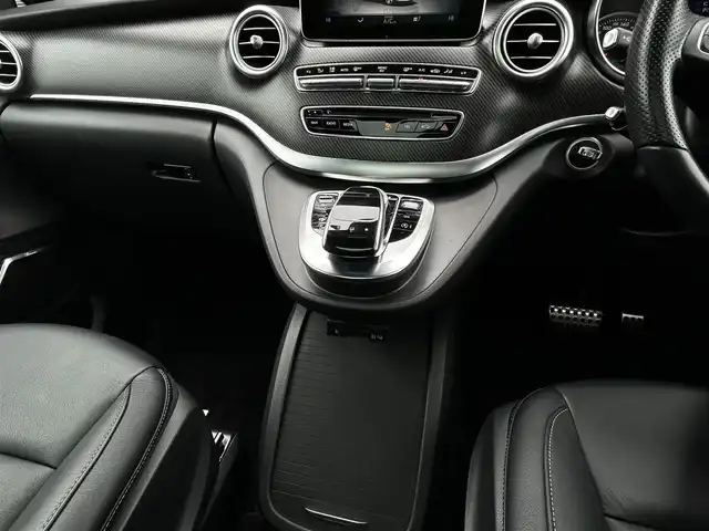 メルセデス・ベンツ Ｖ２２０ d スポーツ ロング 茨城県 2016(平28)年 4.7万km ロッククリスタルホワイト パノラマＳＲ　/３６０度カメラ　/Ｂｕｒｍｅｓｔｅｒ　/ＲＳＰ　/ＡＣＣ　/ＬＫＡ　/ＢＳＡ　/両側パワースライドドア　/ＰＷテールゲート　/黒革　/シートヒーター　/Ｍ付ＰＷシート　/ナビ　/１２セグ　/ＢＴ/アンビエントライト　/ＬＥＤ　/ＥＴＣ/禁煙車