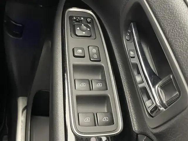 三菱 アウトランダー ＰＨＥＶ Sエディション 愛知県 2019(平31)年 5.9万km アメジストブラック/レッドM 純正ナビ　フルセグＴＶ　Ｂｌｕｅｔｏｏｔｈ　サンルーフ　全方位カメラ　ＡＣ１００Ｖ電源　前後ドラレコ　電度リアゲート　衝突軽減　追従クルコン　ＢＳＭ　コーナーセンサー　オートホールド　ＬＤＷ　USB　TVキャンセラー　　禁煙車