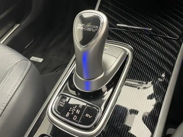 三菱 アウトランダー ＰＨＥＶ Sエディション 愛知県 2019(平31)年 5.9万km アメジストブラック/レッドM 純正ナビ　フルセグＴＶ　Ｂｌｕｅｔｏｏｔｈ　サンルーフ　全方位カメラ　ＡＣ１００Ｖ電源　前後ドラレコ　電度リアゲート　衝突軽減　追従クルコン　ＢＳＭ　コーナーセンサー　オートホールド　ＬＤＷ　USB　TVキャンセラー　　禁煙車