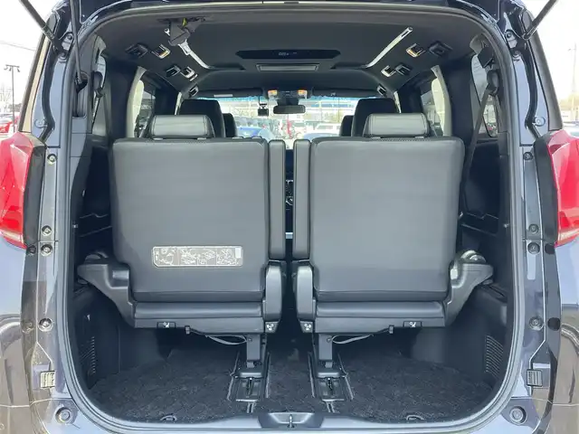 トヨタ アルファード S タイプゴールド 道央・札幌 2020(令2)年 5.6万km スパークリングブラックパールクリスタルシャイン ４WD/ワンオーナー/純正ディスプレイオーディオ/CD/DVD/BT/フルセグ/純正フリップダウンモニター/トヨタセーフティセンス/プリクラッシュセーフティ/横滑り防止装置/レーダークルーズコントロール/レーンキープアシスト/レーンキープアシスト/パーキングサポートブレーキ/ロードサインアシスト/バックカメラ/ビルトインETC/ドライブレコーダー/アイドリングストップ/ECOMODE/両側パワースライドドア/パワーバックドア/ハーフレザーシート/2列目オットマン/革巻きウッドコンビステアリング/ステアリングリモコン/AC100V/MTモード付AT/プッシュスタート/スマートキー/LEDヘッドライト/オートライト/オートハイビーム/フォグランプ/電動格納ミラー/ウィンカーミラー/純正フロアマット/ドアバイザー