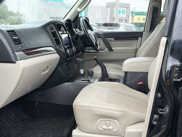 三菱 パジェロ ファイナルエディション 千葉県 2019(令1)年 8万km ダイヤモンドブラックマイカ ７００台限定特別仕様車　サンルーフ　レザーシート　ナビ　バックカメラ　ＥＴＣ　シートヒーター　クルコン ルーフレール　リアデフロック　寒冷地仕様　ＨＩＤ　オートライト　直４ディーゼルターボエンジン