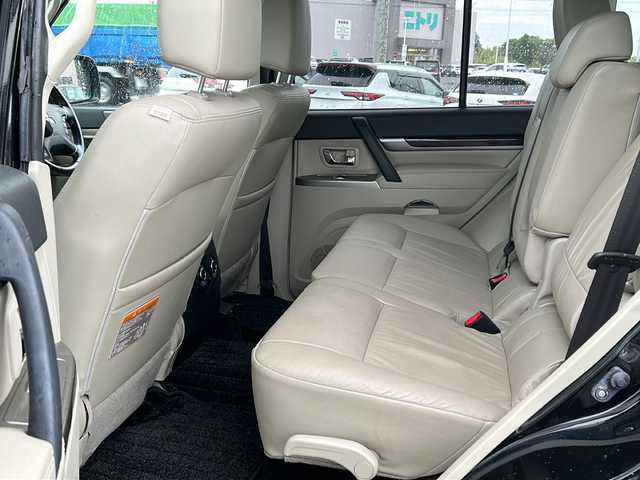 三菱 パジェロ ファイナルエディション 千葉県 2019(令1)年 8万km ダイヤモンドブラックマイカ ７００台限定特別仕様車　サンルーフ　レザーシート　ナビ　バックカメラ　ＥＴＣ　シートヒーター　クルコン ルーフレール　リアデフロック　寒冷地仕様　ＨＩＤ　オートライト　直４ディーゼルターボエンジン