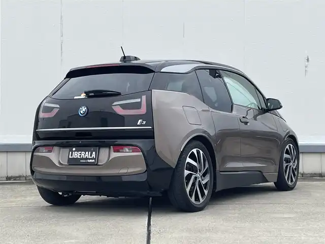 ＢＭＷ ｉ３ レンジエクステンダー 東京都 2019(令1)年 3.9万km ベージュⅡ スイートベース/レンジエクステンダー装着車/iDriveナビ/Bluetooth/USB/ブラウン革シート/前席シートヒーター/アンビエントライト/Harman/Kardon/インテリジェントセーフティパッケージ/アダプティブクルーズコントロール/レーンディパーチャーワーニング/充電ケーブル有り/LEDオートライト/コンフォートアクセス/ミラー型ETC/ドライブレコーダー/純正19inchAW/保証書　取説　記録簿　スペアキー有り