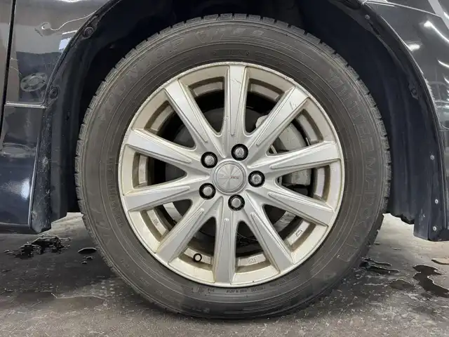 トヨタ シエンタ ハイブリッド G クエロ 三重県 2019(令1)年 5.6万km ブラックマイカ ハイブリッド/FF/インパネCVT/イクリプス 7インチナビ AVN-Z04i/（AM/FM/TV/Bluetooth/DS/CD/DVD/SD/SDREC/USB/外部入力）/ALPINE 10.1インチ 後席フリップダウンモニター RSH10XS/バックカメラ/モデリスタエアロ（フロント/サイド/リヤアンダー）/両側パワースライドドア/ドライブレコーダー 前後/ETC/Toyota Safety Sense/・プリクラッシュセーフティ［PCS］/・レーンディパーチャーアラート［LDA］/・オートハイビーム［AHB］/・インテリジェントクリアランスソナー［パーキングサポートブレーキ（PKSB）（静止物）］/・先行車発進告知機能［TMN］/装備/・ハーフレザーシート/・オートエアコン/・【OP】LEDヘッドランプ＆フロントフォグランプ/・プッシュスタート/・社外15inAW（冬タイヤ）/・取/ナビ取/後席モニター取/エアロ取/・スマートキーx2