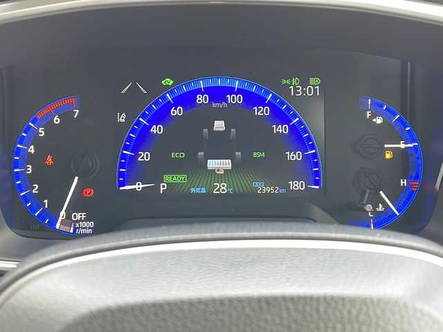 トヨタ カローラ クロス ハイブリッド Z 道北・旭川 2022(令4)年 2.4万km ダークブルーマイカM ・禁煙車/・４WD/・純正ディスプレイオーディオナビ/BT/USB/・パノラミックビューモニター/・ハンズフリーパワーバックドア/・オートライト/・オートマチックハイビーム/・ハーフレザーシート/・プリクラッシュブレーキ/・レーダークルーズコントロール/・レーンキープアシスト/・前席シートヒーター/・パワーシート/・LEDヘッドライト/フォグランプ/・ミラーヒーター/・革巻きステアリング/・ステアリングスイッチ/・ETC/・純正ゴムマット/・ウィンカーミラー/・１００V電源