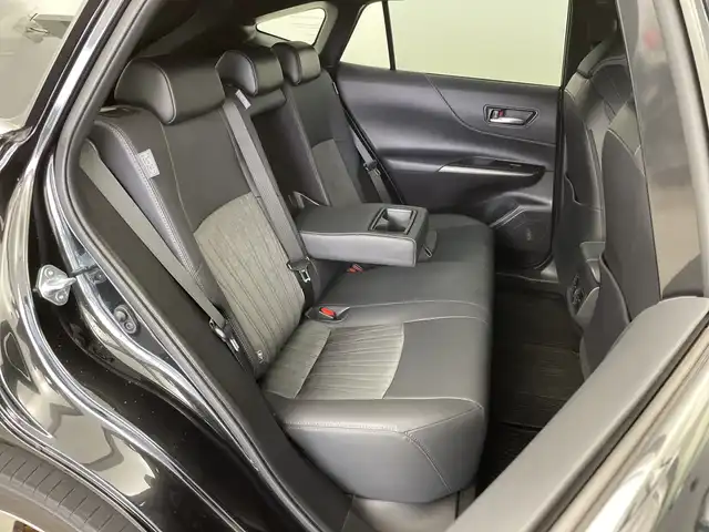 トヨタ ハリアー Z 新潟県 2021(令3)年 4.5万km プレシャスブラックパール 純正メモリナビ/（BT/FM/AM/フルセグTV)/バック/サイドカメラ/ステアリングスイッチ/パワーシート/ハーフレザーシート/電動リアゲート/JBLサウンドスピーカー/ブラインドスポットモニター/ヘッドアップディスプレイ/純正LEDオートヘッドライト/オートハイビーム/フロントフォグライト/電格ミラー/ウィンカーミラー/ドアバイザー/ETC2.0/スペアキー×1