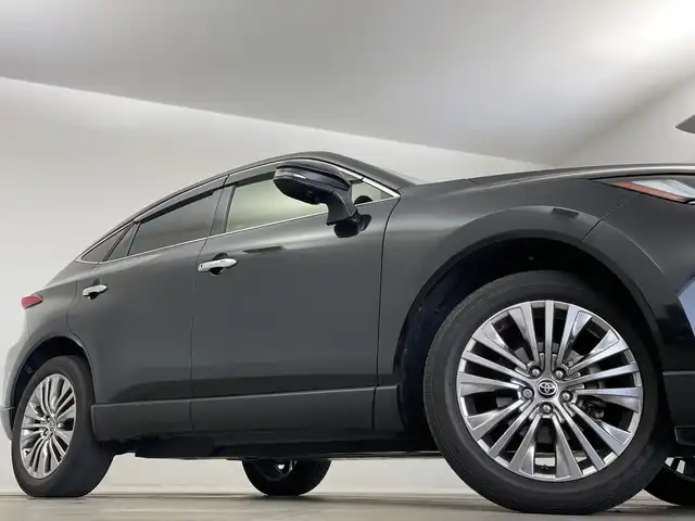 トヨタ ハリアー Z 新潟県 2021(令3)年 4.5万km プレシャスブラックパール 純正メモリナビ/（BT/FM/AM/フルセグTV)/バック/サイドカメラ/ステアリングスイッチ/パワーシート/ハーフレザーシート/電動リアゲート/JBLサウンドスピーカー/ブラインドスポットモニター/ヘッドアップディスプレイ/純正LEDオートヘッドライト/オートハイビーム/フロントフォグライト/電格ミラー/ウィンカーミラー/ドアバイザー/ETC2.0/スペアキー×1