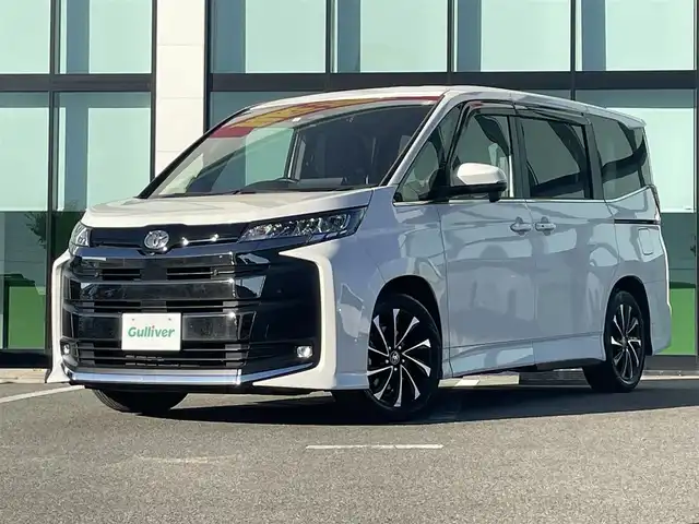 トヨタ ノア S－Z 和歌山県 2023(令5)年 2.9万km ホワイトパールクリスタルシャイン 純正コネクトナビ/フルセグTV/バックカメラ/プリクラッシュセーフティー/レーダークルーズコントロール/レーンディパーチャーアラート/クリアランスソナー/純正フロアマット/両側パワースライドドア/ビルトインETC/ユニバーサルステップ/シートヒーター/LEDヘッドライト/オートライト/オートマチックハイビーム