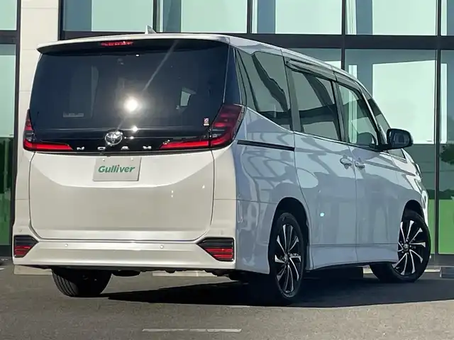 トヨタ ノア S－Z 和歌山県 2023(令5)年 2.9万km ホワイトパールクリスタルシャイン 純正コネクトナビ/フルセグTV/バックカメラ/プリクラッシュセーフティー/レーダークルーズコントロール/レーンディパーチャーアラート/クリアランスソナー/純正フロアマット/両側パワースライドドア/ビルトインETC/ユニバーサルステップ/シートヒーター/LEDヘッドライト/オートライト/オートマチックハイビーム