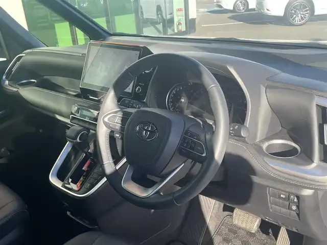 トヨタ ノア S－Z 和歌山県 2023(令5)年 2.9万km ホワイトパールクリスタルシャイン 純正コネクトナビ/フルセグTV/バックカメラ/プリクラッシュセーフティー/レーダークルーズコントロール/レーンディパーチャーアラート/クリアランスソナー/純正フロアマット/両側パワースライドドア/ビルトインETC/ユニバーサルステップ/シートヒーター/LEDヘッドライト/オートライト/オートマチックハイビーム