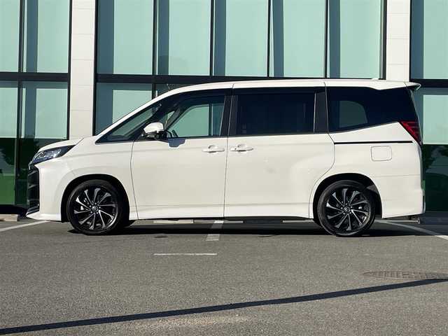 トヨタ ノア S－Z 和歌山県 2023(令5)年 2.9万km ホワイトパールクリスタルシャイン 純正コネクトナビ/フルセグTV/バックカメラ/プリクラッシュセーフティー/レーダークルーズコントロール/レーンディパーチャーアラート/クリアランスソナー/純正フロアマット/両側パワースライドドア/ビルトインETC/ユニバーサルステップ/シートヒーター/LEDヘッドライト/オートライト/オートマチックハイビーム