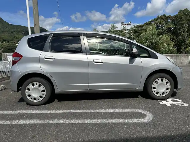 ホンダ フィット G スマートセレクション 長崎県 2012(平24)年 10.7万km アラバスターシルバーメタリック 純正HDDナビ/・AM/FM/フルセグTV/バックカメラ/ビルトインETC/ライトレベライザー/ステアリングスイッチ/前後ドライブレコーダー/フロアマット/ドアバイザー/電動格納ウィンカーミラー/保証書/取扱説明書/ナビ取扱説明書