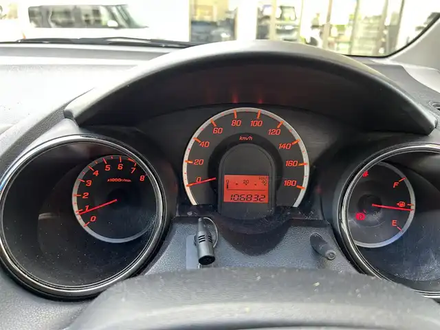 ホンダ フィット G スマートセレクション 長崎県 2012(平24)年 10.7万km アラバスターシルバーメタリック 純正HDDナビ/・AM/FM/フルセグTV/バックカメラ/ビルトインETC/ライトレベライザー/ステアリングスイッチ/前後ドライブレコーダー/フロアマット/ドアバイザー/電動格納ウィンカーミラー/保証書/取扱説明書/ナビ取扱説明書