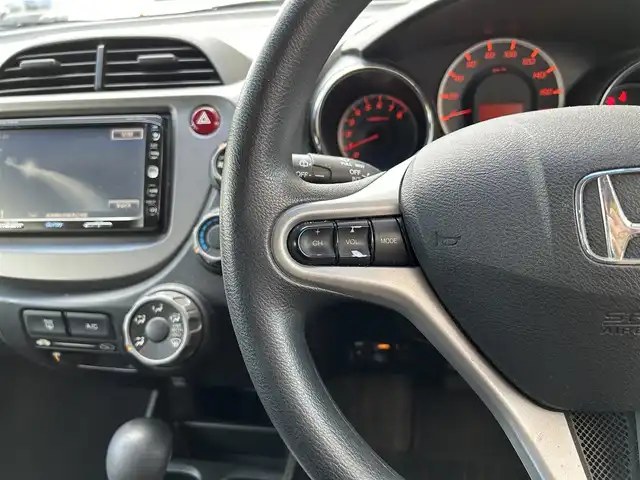 ホンダ フィット G スマートセレクション 長崎県 2012(平24)年 10.7万km アラバスターシルバーメタリック 純正HDDナビ/・AM/FM/フルセグTV/バックカメラ/ビルトインETC/ライトレベライザー/ステアリングスイッチ/前後ドライブレコーダー/フロアマット/ドアバイザー/電動格納ウィンカーミラー/保証書/取扱説明書/ナビ取扱説明書