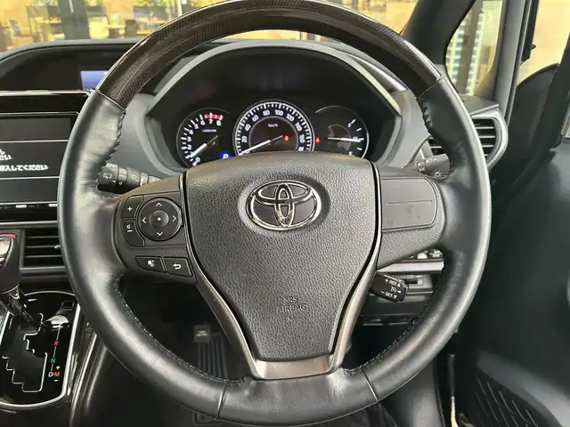 トヨタ エスクァイア Gi プレミアムパッケージ 栃木県 2018(平30)年 2.2万km ブラック トヨタセーフティセンス/モデリスタエアロ/純正9インチナビ/フルセグTV/DVD/Bluetooth/MSV/バックカメラ/ETC/両側パワースライドドア/ブラウンハーフレザーシート/シートヒーター/ステアリングリモコン/ステアリングヒーター/クルーズコントロール/LEDヘッドライト/オートハイビーム/シートバックテーブル/ロールサンシェード/スマートキー