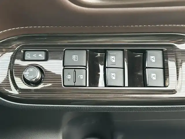 トヨタ エスクァイア Gi プレミアムパッケージ 栃木県 2018(平30)年 2.2万km ブラック トヨタセーフティセンス/モデリスタエアロ/純正9インチナビ/フルセグTV/DVD/Bluetooth/MSV/バックカメラ/ETC/両側パワースライドドア/ブラウンハーフレザーシート/シートヒーター/ステアリングリモコン/ステアリングヒーター/クルーズコントロール/LEDヘッドライト/オートハイビーム/シートバックテーブル/ロールサンシェード/スマートキー