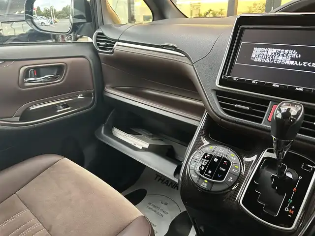 トヨタ エスクァイア Gi プレミアムパッケージ 栃木県 2018(平30)年 2.2万km ブラック トヨタセーフティセンス/モデリスタエアロ/純正9インチナビ/フルセグTV/DVD/Bluetooth/MSV/バックカメラ/ETC/両側パワースライドドア/ブラウンハーフレザーシート/シートヒーター/ステアリングリモコン/ステアリングヒーター/クルーズコントロール/LEDヘッドライト/オートハイビーム/シートバックテーブル/ロールサンシェード/スマートキー