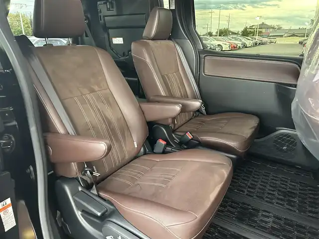 トヨタ エスクァイア Gi プレミアムパッケージ 栃木県 2018(平30)年 2.2万km ブラック トヨタセーフティセンス/モデリスタエアロ/純正9インチナビ/フルセグTV/DVD/Bluetooth/MSV/バックカメラ/ETC/両側パワースライドドア/ブラウンハーフレザーシート/シートヒーター/ステアリングリモコン/ステアリングヒーター/クルーズコントロール/LEDヘッドライト/オートハイビーム/シートバックテーブル/ロールサンシェード/スマートキー