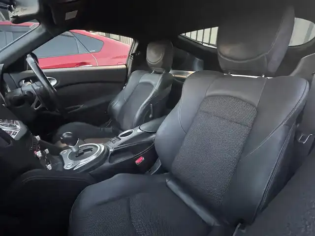 日産 フェアレディ Ｚ バージョンT 愛知県 2011(平23)年 12.5万km バイブラントレッド (株)IDOMが運営する【じしゃロン名古屋鳴海店】の自社ローン専用車両になりますこちらは現金またはオートローンご利用時の価格です。自社ローンご希望の方は別途その旨お申付け下さい/プッシュスタート/フルセグテレビ/バックカメラ/クルーズコントロール/純正ナビ/ワンオーナー/パドルシフト