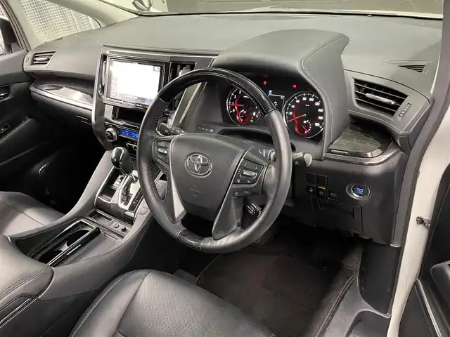トヨタ ヴェルファイア Z Gエディション 滋賀県 2019(令1)年 8.4万km ホワイトパールクリスタルシャイン ムーンルーフ/ALPINE製9インチメモリナビ/(フルセグTV CD DVD Bluetooth)/トヨタセーフティセンス/プリクラッシュセーフティ/車線逸脱警報/レーダークルーズコントロール/パーキングサポートブレーキ/リヤモニター/レザーシート/シートヒーター/ベンチレーション/ステアリングリモコン/ステアリングヒーター/ドライブレコーダー/ビルトインETC/電動パーキングブレーキ/プッシュスタート/スマートキー/オートブレーキホールド/両側パワースライドドア/電動格納ミラー/ウインカーミラー/シーケンシャルウインカー/LEDヘッドライト/オートマチックハイビーム