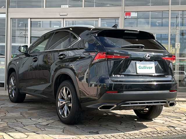 レクサス ＮＸ 300 Fスポーツ 静岡県 2017(平29)年 8.7万km グラファイトブラックガラスフレーク 純正メモリナビ/・CD/・DVD/・フルセグＴＶ/・Bluetooth/・USB/・AM/・FM/主要装備/・サンルーフ/・衝突軽減/・レーンキープ/・追従クルコン/・全方位カメラ/・BSM/・パワーバックドア/・ルーフレール/・レザーシート/・パワーシートD/N席/・シートヒーターD/N席/・エアシートD/N席/・ETC2.0/・ドラレコ/・純正フロアマット/・純正アルミホイール/・LEDヘッドライト/・オートハイビーム