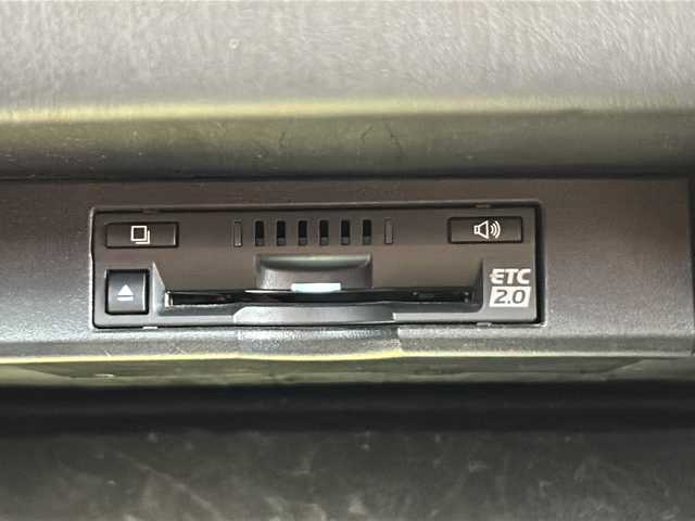 レクサス ＮＸ 300 Fスポーツ 静岡県 2017(平29)年 8.7万km グラファイトブラックガラスフレーク 純正メモリナビ/・CD/・DVD/・フルセグＴＶ/・Bluetooth/・USB/・AM/・FM/主要装備/・サンルーフ/・衝突軽減/・レーンキープ/・追従クルコン/・全方位カメラ/・BSM/・パワーバックドア/・ルーフレール/・レザーシート/・パワーシートD/N席/・シートヒーターD/N席/・エアシートD/N席/・ETC2.0/・ドラレコ/・純正フロアマット/・純正アルミホイール/・LEDヘッドライト/・オートハイビーム