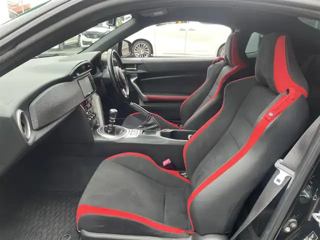 トヨタ ８６ GT 埼玉県 2017(平29)年 4.3万km クリスタルブラックシリカ /6速MT//純正メモリナビ//ワンセグTV//バックカメラ//CD&Bluetooth//クルーズコントロール//ETC//スマートキーx2//LEDヘッドライト//LEDフォグランプ//ドラレコ(SDカード欠)//W.サイド.カーテンエアバッグ//ABS//横滑り防止装置//革巻きステアリング//オートライト//リヤスポイラー//スモークフィルム//純正17インチAW//新車時保証書//取扱説明書//ナビ取説