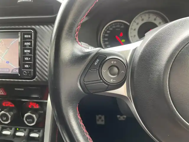 トヨタ ８６ GT 埼玉県 2017(平29)年 4.3万km クリスタルブラックシリカ /6速MT//純正メモリナビ//ワンセグTV//バックカメラ//CD&Bluetooth//クルーズコントロール//ETC//スマートキーx2//LEDヘッドライト//LEDフォグランプ//ドラレコ(SDカード欠)//W.サイド.カーテンエアバッグ//ABS//横滑り防止装置//革巻きステアリング//オートライト//リヤスポイラー//スモークフィルム//純正17インチAW//新車時保証書//取扱説明書//ナビ取説