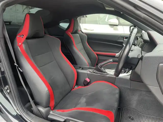 トヨタ ８６ GT 埼玉県 2017(平29)年 4.3万km クリスタルブラックシリカ /6速MT//純正メモリナビ//ワンセグTV//バックカメラ//CD&Bluetooth//クルーズコントロール//ETC//スマートキーx2//LEDヘッドライト//LEDフォグランプ//ドラレコ(SDカード欠)//W.サイド.カーテンエアバッグ//ABS//横滑り防止装置//革巻きステアリング//オートライト//リヤスポイラー//スモークフィルム//純正17インチAW//新車時保証書//取扱説明書//ナビ取説