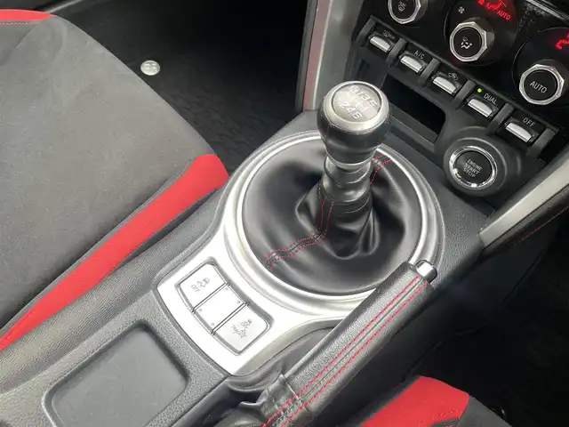 トヨタ ８６ GT 埼玉県 2017(平29)年 4.3万km クリスタルブラックシリカ /6速MT//純正メモリナビ//ワンセグTV//バックカメラ//CD&Bluetooth//クルーズコントロール//ETC//スマートキーx2//LEDヘッドライト//LEDフォグランプ//ドラレコ(SDカード欠)//W.サイド.カーテンエアバッグ//ABS//横滑り防止装置//革巻きステアリング//オートライト//リヤスポイラー//スモークフィルム//純正17インチAW//新車時保証書//取扱説明書//ナビ取説