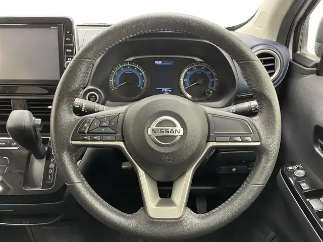 日産 デイズ ハイウェイスターX 兵庫県 2019(令1)年 1.8万km プレミアムサンシャインオレンジメタリック/シルキーホワイト ・純正SDナビ/（CD、DVD、フルセグ、Bluetooth）/・アラウンドビューモニター/・前後コーナーセンサー/・レーンキープアシスト/・LEDヘッドライト/・オートライト/・純正14インチアルミホイール/・純正フロアマット/・スマートキー/・スペアキー