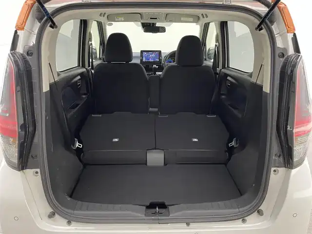 日産 デイズ ハイウェイスターX 兵庫県 2019(令1)年 1.8万km プレミアムサンシャインオレンジメタリック/シルキーホワイト ・純正SDナビ/（CD、DVD、フルセグ、Bluetooth）/・アラウンドビューモニター/・前後コーナーセンサー/・レーンキープアシスト/・LEDヘッドライト/・オートライト/・純正14インチアルミホイール/・純正フロアマット/・スマートキー/・スペアキー