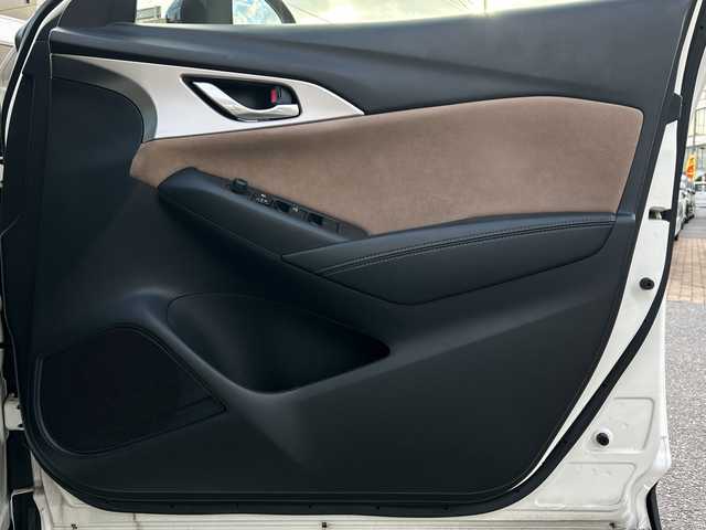 マツダ ＣＸ－３ 15S アーバンドレッサー 沖縄県 2023(令5)年 1.5万km スノーフレイクホワイトパールマイカ 純正ナビ・TV・Bluetooth・CD/DVD/全方位カメラ/前後ドラレコ　/コーナーセンサー/オートライト/シートヒーター・ハンドルヒーター/スマートブレーキサポート/追従機能付きレーダークルーズコントロール/BSM/レーンキープアシスト/誤発進抑制制御