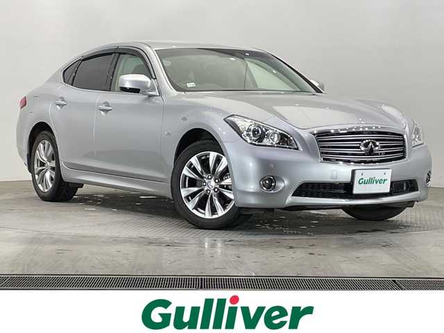 日産 フーガ 370GT FOUR 栃木県 2014(平26)年 3.7万km ブリリアントシルバー ４WD/純正メモリナビ/(CD/フルセグTV/AUX)/バックカメラ/前後コーナーセンサー/ビルトインETC/パワーシート/メモリーシート/禁煙車/オートライト/HIDヘッドライト/横滑り防止装置/フォグランプ/スマートキー/プッシュスタート/ステアリングスイッチ/革巻きステアリング/電動格納ミラー/純正１８インチアルミホイール/純正フロアマット