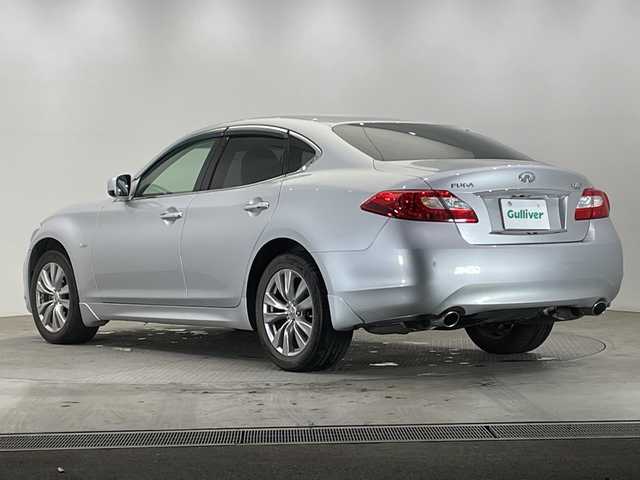 日産 フーガ 370GT FOUR 栃木県 2014(平26)年 3.7万km ブリリアントシルバー ４WD/純正メモリナビ/(CD/フルセグTV/AUX)/バックカメラ/前後コーナーセンサー/ビルトインETC/パワーシート/メモリーシート/禁煙車/オートライト/HIDヘッドライト/横滑り防止装置/フォグランプ/スマートキー/プッシュスタート/ステアリングスイッチ/革巻きステアリング/電動格納ミラー/純正１８インチアルミホイール/純正フロアマット