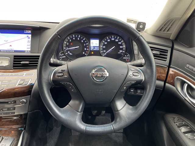 日産 フーガ 370GT FOUR 栃木県 2014(平26)年 3.7万km ブリリアントシルバー ４WD/純正メモリナビ/(CD/フルセグTV/AUX)/バックカメラ/前後コーナーセンサー/ビルトインETC/パワーシート/メモリーシート/禁煙車/オートライト/HIDヘッドライト/横滑り防止装置/フォグランプ/スマートキー/プッシュスタート/ステアリングスイッチ/革巻きステアリング/電動格納ミラー/純正１８インチアルミホイール/純正フロアマット