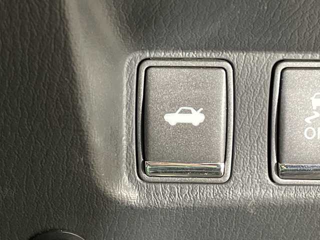 日産 フーガ 370GT FOUR 栃木県 2014(平26)年 3.7万km ブリリアントシルバー ４WD/純正メモリナビ/(CD/フルセグTV/AUX)/バックカメラ/前後コーナーセンサー/ビルトインETC/パワーシート/メモリーシート/禁煙車/オートライト/HIDヘッドライト/横滑り防止装置/フォグランプ/スマートキー/プッシュスタート/ステアリングスイッチ/革巻きステアリング/電動格納ミラー/純正１８インチアルミホイール/純正フロアマット