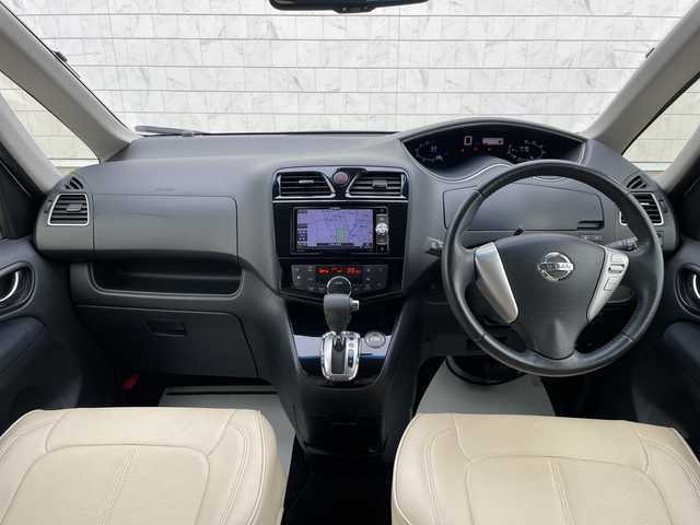 日産 セレナ HWS S HV Vセレ +SeftyⅡ 山形県 2016(平28)年 7.4万km ブルームーンホワイトP エマージェンシーブレーキ/車線逸脱警報/横滑り防止装置/社外ナビ（フルセグ/DVD/CD/BT）/全周囲カメラ/両側パワースライド/ビルトインETC/ドライブレコーダー/アイドリングストップ/クルーズコントロール/純正アルミホイール/冬タイヤ車載/白レザー調シートカバー/プッシュスタート