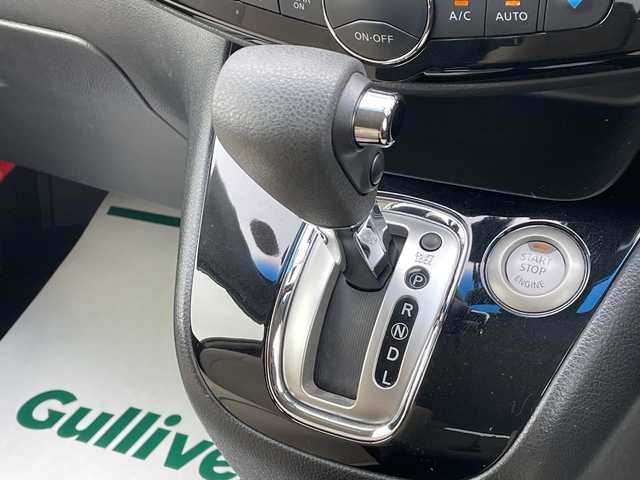 日産 セレナ HWS S HV Vセレ +SeftyⅡ 山形県 2016(平28)年 7.4万km ブルームーンホワイトP エマージェンシーブレーキ/車線逸脱警報/横滑り防止装置/社外ナビ（フルセグ/DVD/CD/BT）/全周囲カメラ/両側パワースライド/ビルトインETC/ドライブレコーダー/アイドリングストップ/クルーズコントロール/純正アルミホイール/冬タイヤ車載/白レザー調シートカバー/プッシュスタート