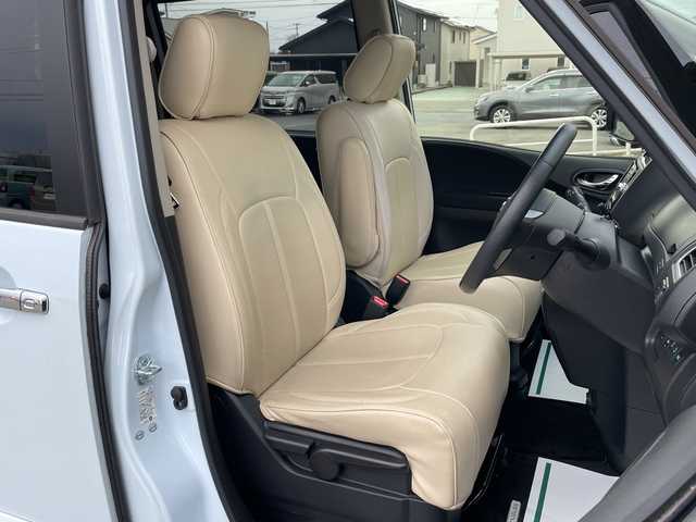 日産 セレナ HWS S HV Vセレ +SeftyⅡ 山形県 2016(平28)年 7.4万km ブルームーンホワイトP エマージェンシーブレーキ/車線逸脱警報/横滑り防止装置/社外ナビ（フルセグ/DVD/CD/BT）/全周囲カメラ/両側パワースライド/ビルトインETC/ドライブレコーダー/アイドリングストップ/クルーズコントロール/純正アルミホイール/冬タイヤ車載/白レザー調シートカバー/プッシュスタート