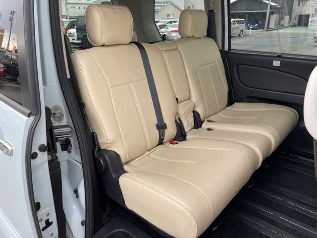 日産 セレナ HWS S HV Vセレ +SeftyⅡ 山形県 2016(平28)年 7.4万km ブルームーンホワイトP エマージェンシーブレーキ/車線逸脱警報/横滑り防止装置/社外ナビ（フルセグ/DVD/CD/BT）/全周囲カメラ/両側パワースライド/ビルトインETC/ドライブレコーダー/アイドリングストップ/クルーズコントロール/純正アルミホイール/冬タイヤ車載/白レザー調シートカバー/プッシュスタート