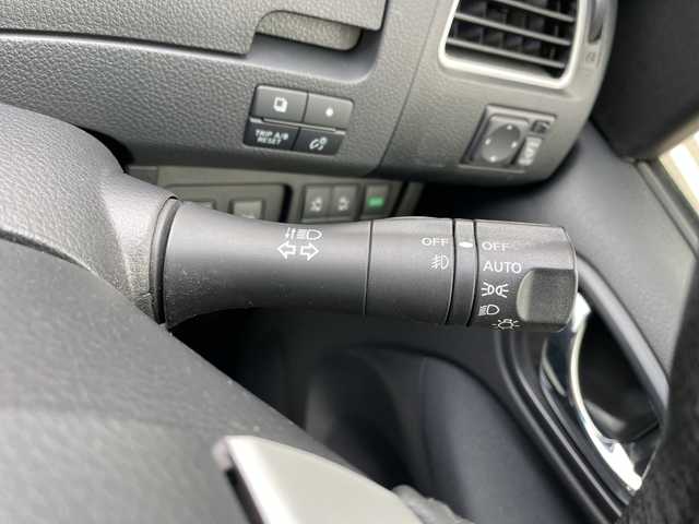 日産 セレナ HWS S HV Vセレ +SeftyⅡ 山形県 2016(平28)年 7.4万km ブルームーンホワイトP エマージェンシーブレーキ/車線逸脱警報/横滑り防止装置/社外ナビ（フルセグ/DVD/CD/BT）/全周囲カメラ/両側パワースライド/ビルトインETC/ドライブレコーダー/アイドリングストップ/クルーズコントロール/純正アルミホイール/冬タイヤ車載/白レザー調シートカバー/プッシュスタート