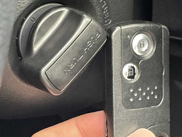 ホンダ フィット G スマートセレクション 群馬県 2012(平24)年 2.3万km アズールブルーメタリック 禁煙車　純正モニター付きCDデッキ　ステアリングスイッチ　ETC　オートライト　バックカメラ　前後ドライブレコーダー　スマートキー　電動格納ミラー　純正フロアマット　横滑り防止装置　盗難防止装置