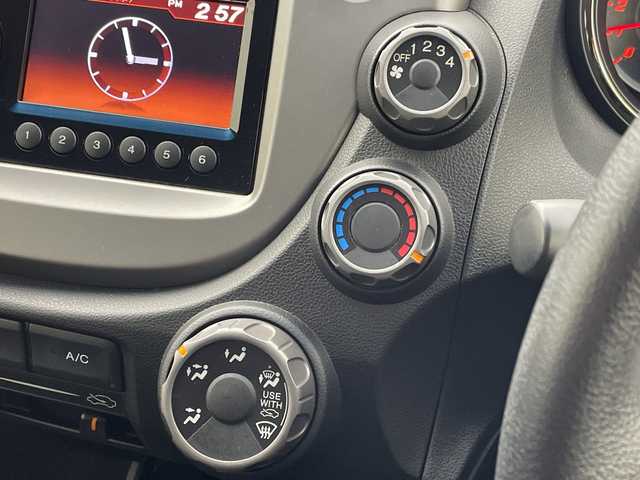 ホンダ フィット G スマートセレクション 群馬県 2012(平24)年 2.3万km アズールブルーメタリック 禁煙車　純正モニター付きCDデッキ　ステアリングスイッチ　ETC　オートライト　バックカメラ　前後ドライブレコーダー　スマートキー　電動格納ミラー　純正フロアマット　横滑り防止装置　盗難防止装置