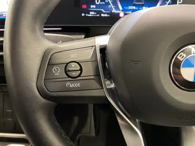 ＢＭＷ ＢＭＷ Ｘ１ xDrive 20i Xライン 熊本県 2023(令5)年 2.8万km サファイアブラックP ・スマートキー/・プッシュスタート/・インテリジェントセーフティ/・パーキングアシスト/・PDC自動起動/・アクティブPDC緊急ブレーキ/・ヒルディセントコントロール/・ハイビームアシスト/・クルーズコントロール(追従式)/・黒革シート/・前席パワーシート/・前席シートヒーター/・純正メモリナビ/　【Bluetooth・USB・AppleCarPlay】/・全方位カメラ/・ETC/・ワイヤレス充電/・ドライブレコーダー(前後録画)/・パワーバックドア/・LEDヘッドランプ/・純正マット